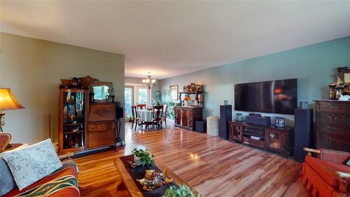 3600 53Rd Street, Cranbrook, BC - Indoor Photo Showing Living Room