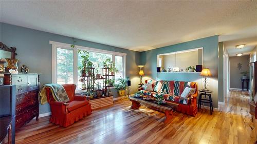 3600 53Rd Street, Cranbrook, BC - Indoor Photo Showing Living Room