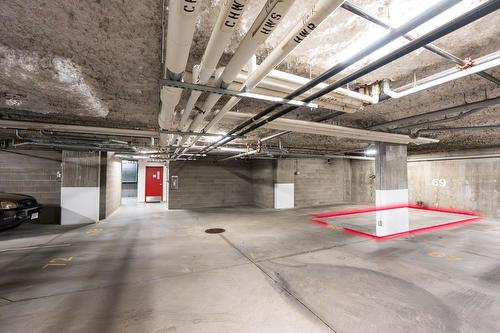 2109-2200 Upper Sundance Drive, West Kelowna, BC - Indoor Photo Showing Garage