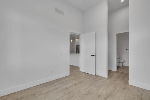 508-1220 Pacific Avenue, Kelowna, BC - Indoor Photo Showing Other Room