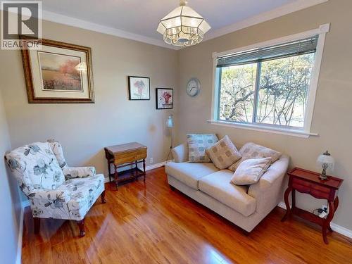 5438 Laburnum Ave, Powell River, BC - Indoor