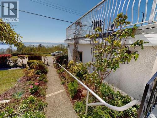 5438 Laburnum Ave, Powell River, BC - Outdoor