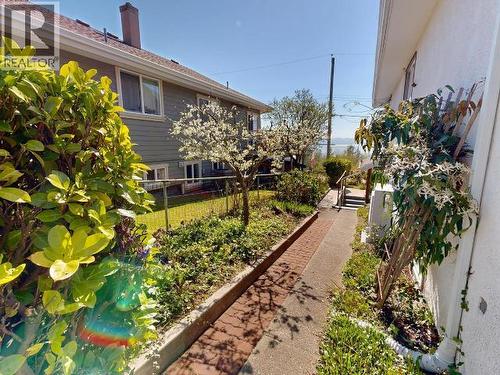 5438 Laburnum Ave, Powell River, BC - Outdoor