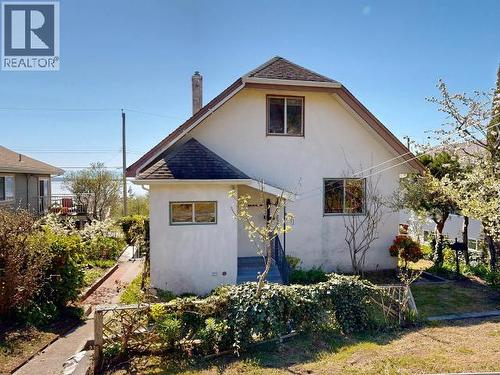 5438 Laburnum Ave, Powell River, BC - Outdoor