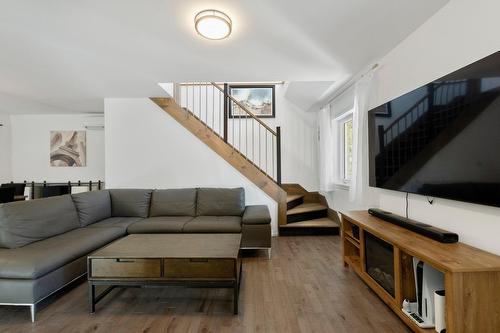 Salon - 4794 Ch. Johanne, Rawdon, QC - Indoor Photo Showing Living Room