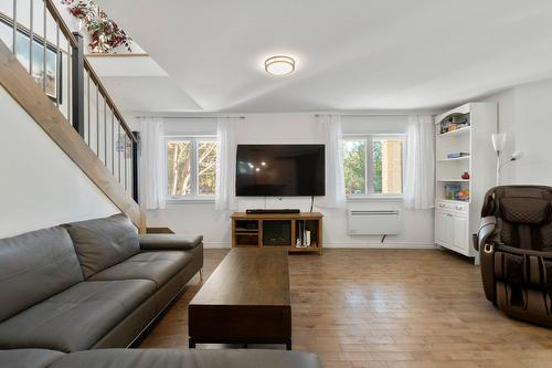 Salon - 4794 Ch. Johanne, Rawdon, QC - Indoor Photo Showing Living Room