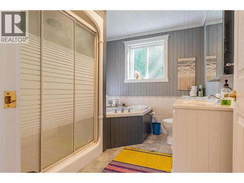 2396 Nault Road, Castlegar, BC - Indoor Photo Showing Bathroom