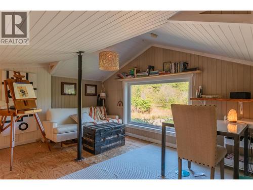 2396 Nault Road, Castlegar, BC - Indoor Photo Showing Bedroom