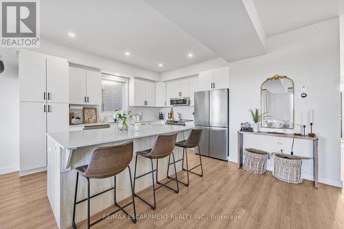 52 Bedrock Drive, Hamilton, ON - Indoor Photo Showing Kitchen With Upgraded Kitchen