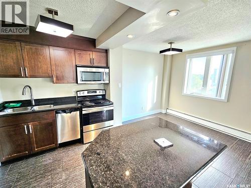 607 320 5Th Avenue N, Saskatoon, SK - Indoor Photo Showing Kitchen With Double Sink