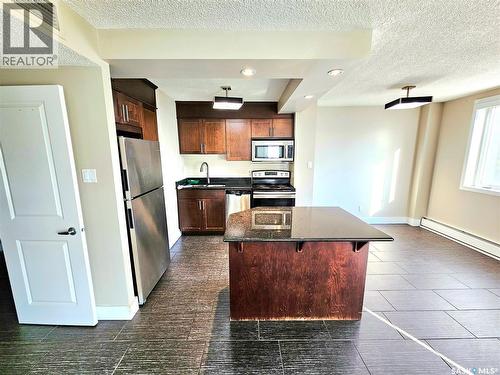 607 320 5Th Avenue N, Saskatoon, SK - Indoor Photo Showing Kitchen