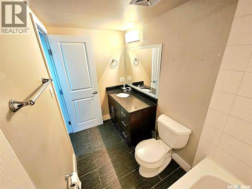 607 320 5Th Avenue N, Saskatoon, SK - Indoor Photo Showing Bathroom