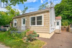 7 ELMWOOD AVENUE  St. Catharines (E. Chester), ON L2R 2T5