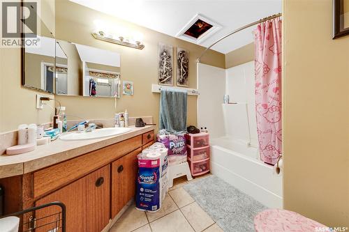 309 / 311 Y Avenue S, Saskatoon, SK - Indoor Photo Showing Bathroom