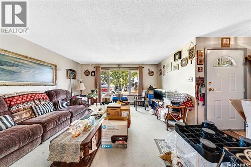 309 / 311 Y Avenue S, Saskatoon, SK - Indoor Photo Showing Living Room