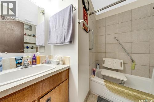 309 / 311 Y Avenue S, Saskatoon, SK - Indoor Photo Showing Bathroom