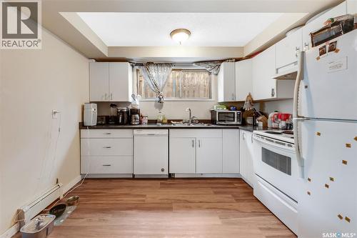 309 / 311 Y Avenue S, Saskatoon, SK - Indoor Photo Showing Kitchen With Double Sink