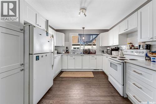 309 / 311 Y Avenue S, Saskatoon, SK - Indoor Photo Showing Kitchen