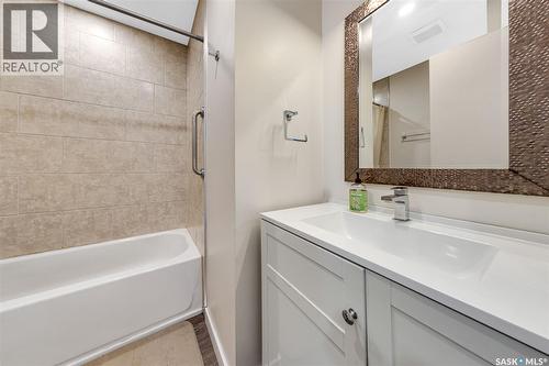 309 / 311 Y Avenue S, Saskatoon, SK - Indoor Photo Showing Bathroom