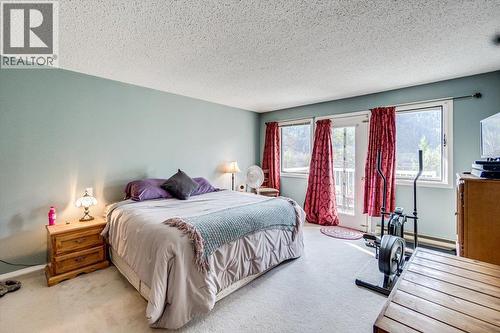 5407 Allendale Crescent, Castlegar, BC - Indoor Photo Showing Bedroom
