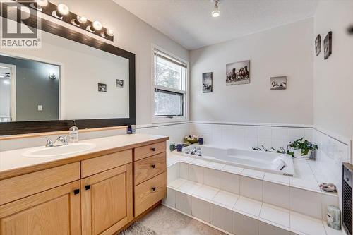 5407 Allendale Crescent, Castlegar, BC - Indoor Photo Showing Bathroom