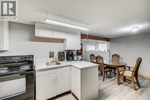 5407 Allendale Crescent, Castlegar, BC - Indoor Photo Showing Kitchen
