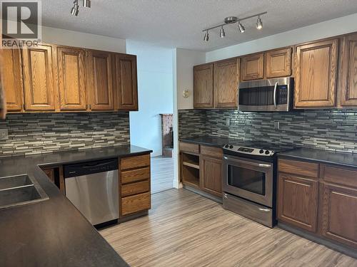 234 Centennial Drive, Mackenzie, BC - Indoor Photo Showing Kitchen With Upgraded Kitchen