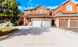 27 SILVER EGRET ROAD  Brampton, ON L7A 3P6
