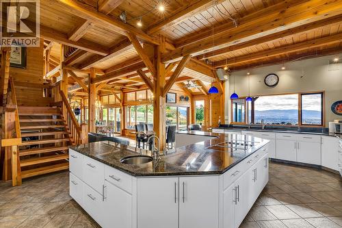 5705 Upper Booth N Road, Kelowna, BC - Indoor Photo Showing Kitchen