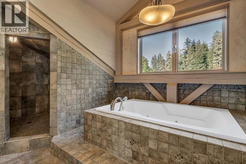 5705 Upper Booth N Road, Kelowna, BC - Indoor Photo Showing Bathroom