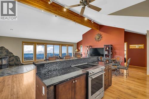 5705 Upper Booth N Road, Kelowna, BC - Indoor Photo Showing Kitchen