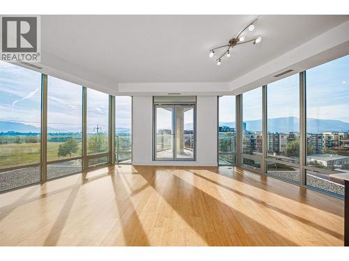 this unit has big panoramic views! - 2040 Springfield Road Unit# 401, Kelowna, BC - Indoor Photo Showing Other Room