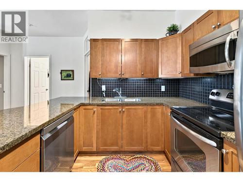 1873 Country Club Drive Unit# 2206, Kelowna, BC - Indoor Photo Showing Kitchen With Double Sink