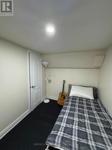 735 Parkview Crescent, Cambridge, ON - Indoor Photo Showing Bedroom