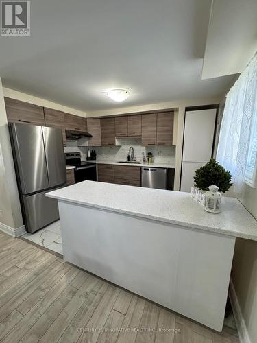 735 Parkview Crescent, Cambridge, ON - Indoor Photo Showing Kitchen
