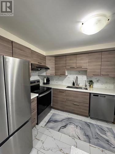 735 Parkview Crescent, Cambridge, ON - Indoor Photo Showing Kitchen With Double Sink