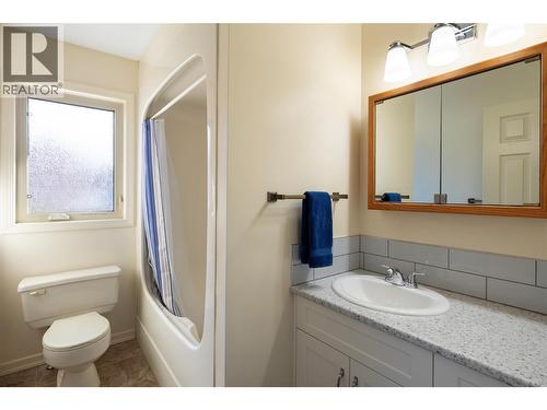 5432 Rochdell Road, Coldstream, BC - Indoor Photo Showing Bathroom