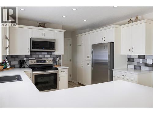 5432 Rochdell Road, Coldstream, BC - Indoor Photo Showing Kitchen