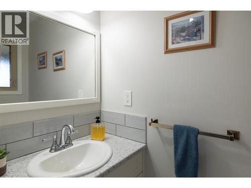 5432 Rochdell Road, Coldstream, BC - Indoor Photo Showing Bathroom