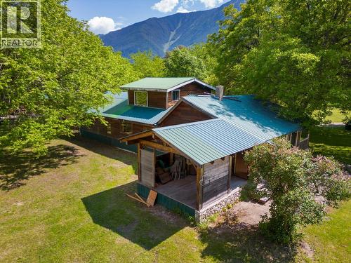 209 Lardeau River Road, Lardeau, BC - Outdoor