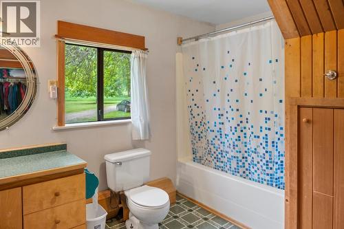 209 Lardeau River Road, Lardeau, BC - Indoor Photo Showing Bathroom