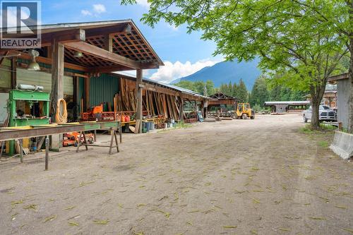 209 Lardeau River Road, Lardeau, BC - Outdoor