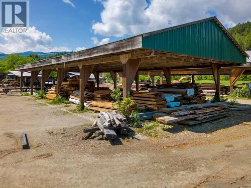 209 Lardeau River Road, Lardeau, BC - Outdoor