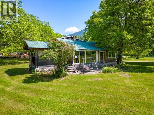 209 Lardeau River Road, Lardeau, BC - Outdoor With Deck Patio Veranda