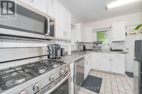 1331 St. James Avenue, Mississauga, ON - Indoor Photo Showing Kitchen With Double Sink
