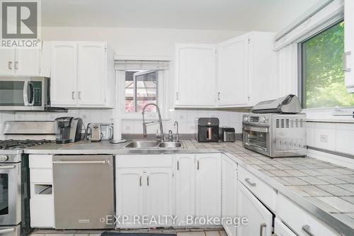 1331 St. James Avenue, Mississauga, ON - Indoor Photo Showing Kitchen With Double Sink