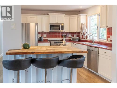 2401 40 Avenue, Vernon, BC - Indoor Photo Showing Kitchen