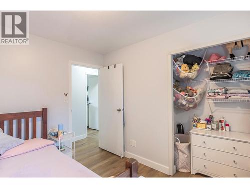 2401 40 Avenue, Vernon, BC - Indoor Photo Showing Bedroom