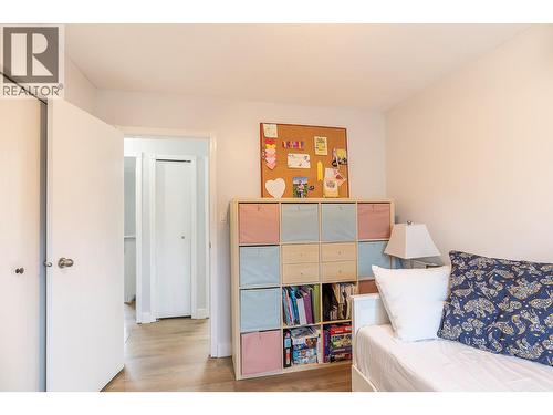 2401 40 Avenue, Vernon, BC - Indoor Photo Showing Bedroom