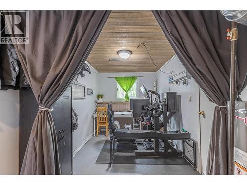 2401 40 Avenue, Vernon, BC - Indoor Photo Showing Other Room